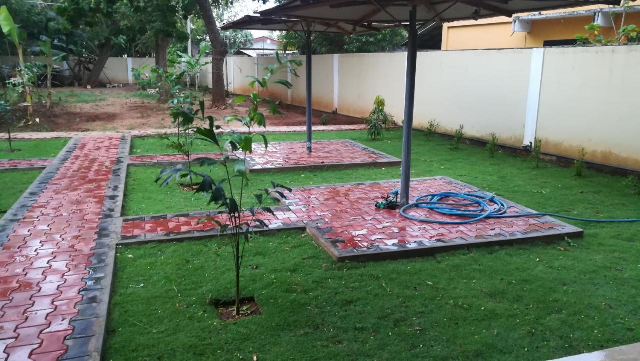 Dayanithi Guest House Jaffna Kültér fotó